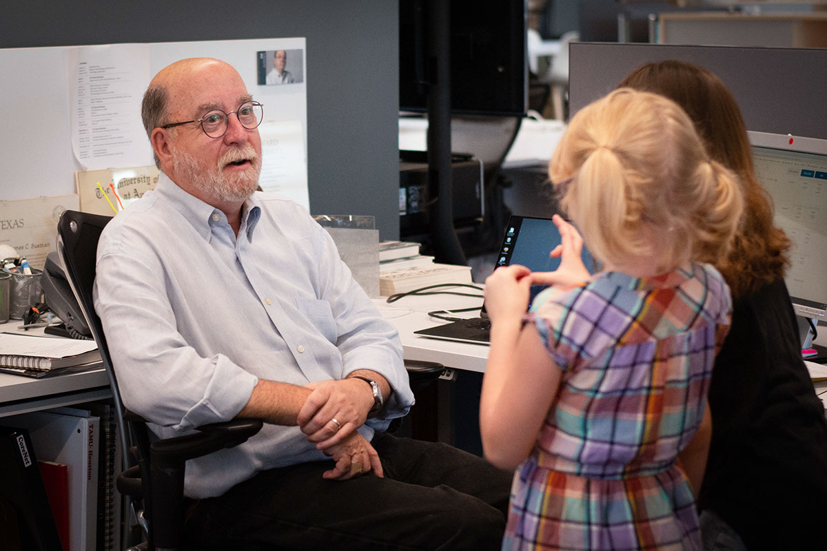 Jim Susman discusses his profession with some young people. Photo credit: Jeff Ervin