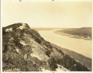 Early photo from the top of Mount Bonnell, public domain.